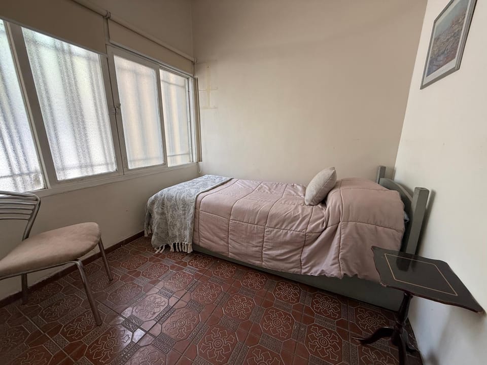 Amplia casa en la 5ta sección ciudad con patio y parrilla House in Mendoza