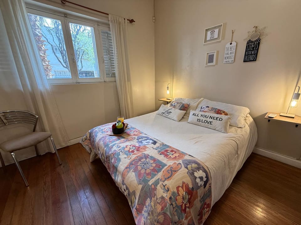 Amplia casa en la 5ta sección ciudad con patio y parrilla House in Mendoza