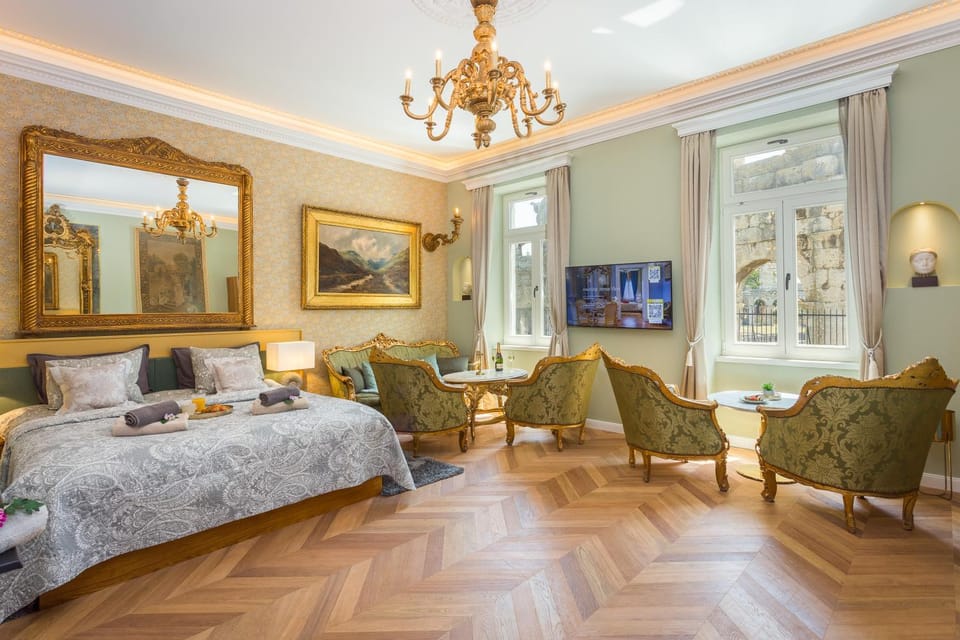 Seating area, Bedroom