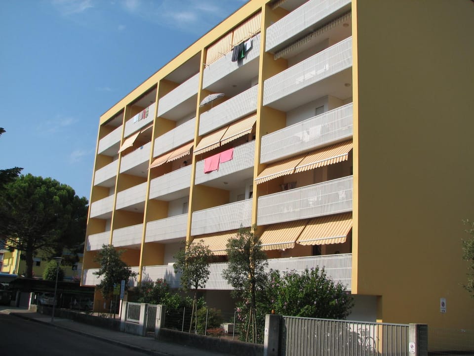 Property building, Facade/entrance, Neighbourhood, Parking