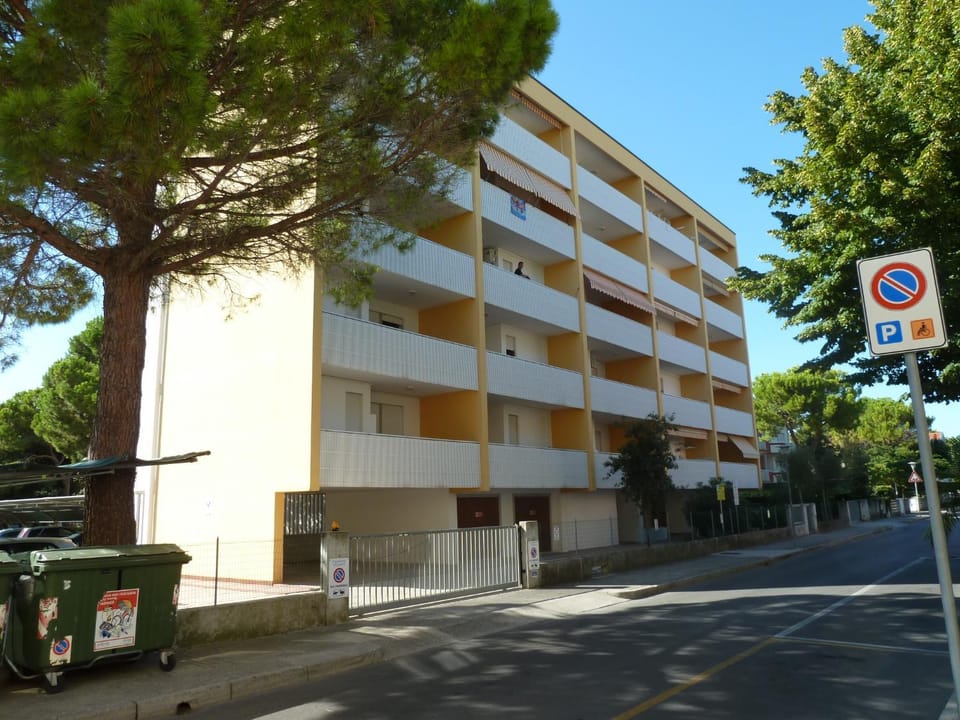 Property building, Facade/entrance, Neighbourhood, Parking