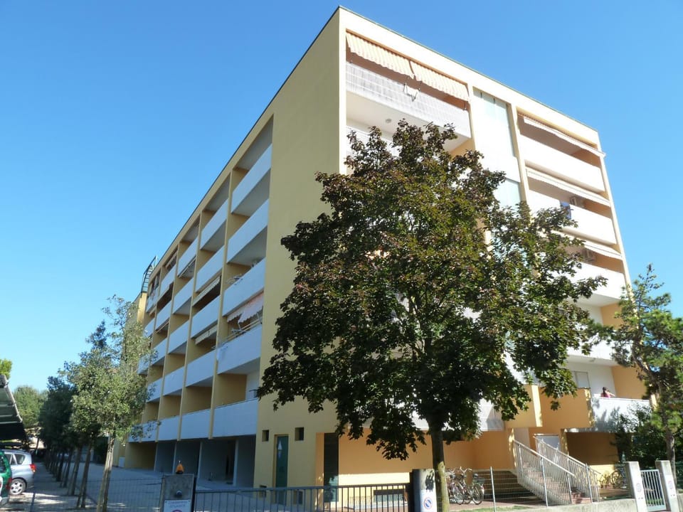 Property building, Facade/entrance, Neighbourhood, Parking