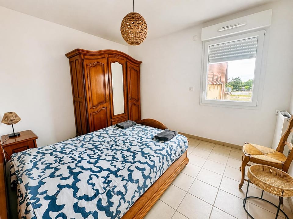Bed, Photo of the whole room