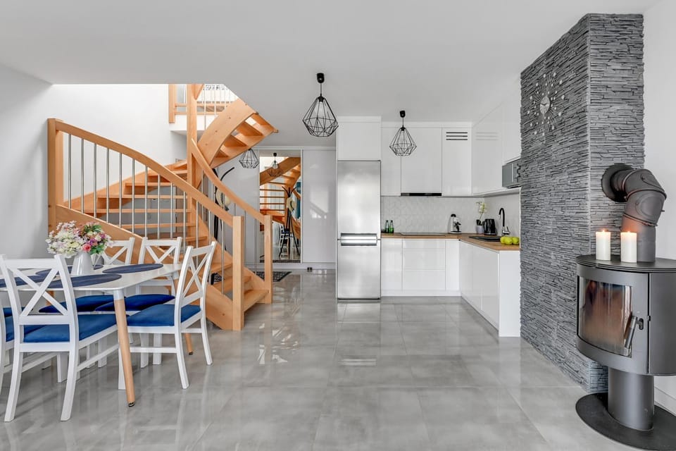 Kitchen or kitchenette, Dining area, flat iron