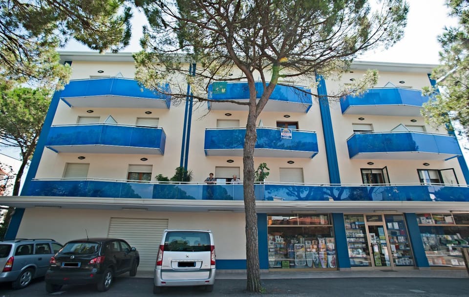 Property building, Facade/entrance, Parking