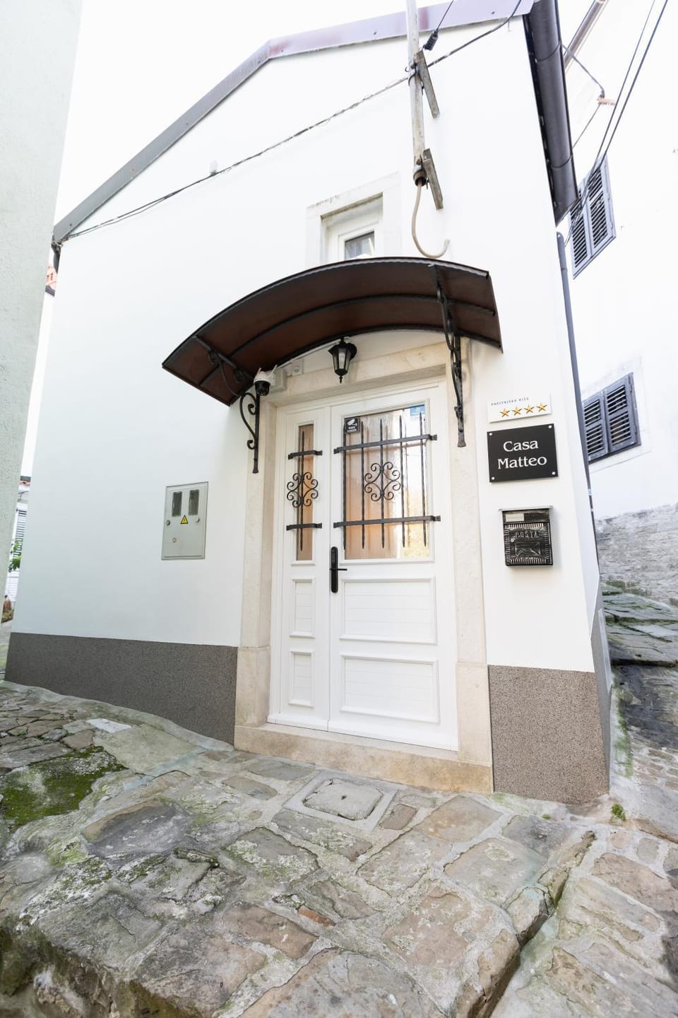 Property building, Facade/entrance, Day, View (from property/room), Street view
