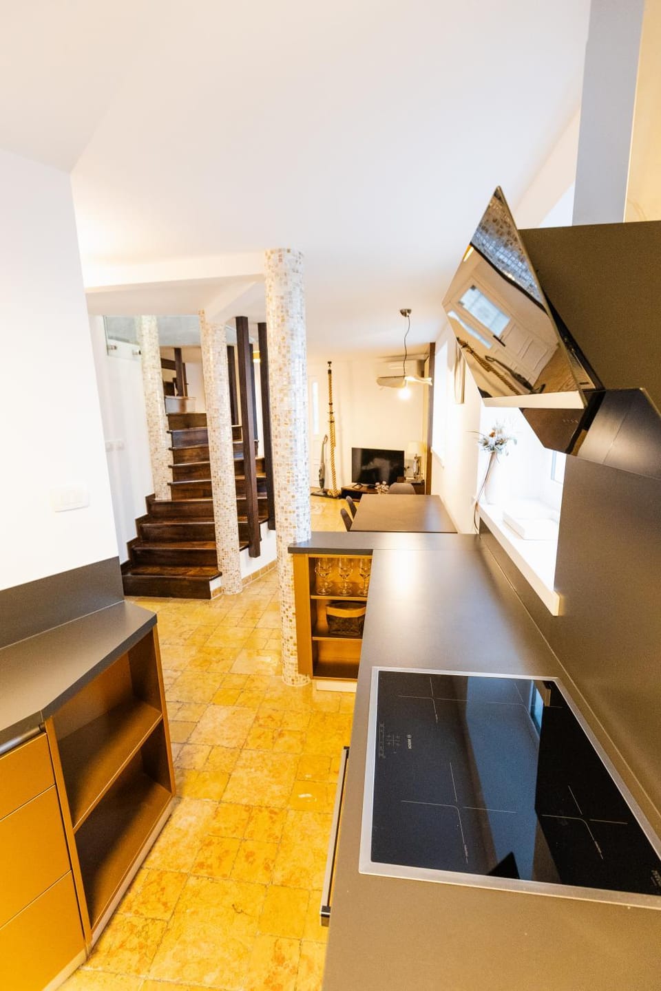 Kitchen or kitchenette, Photo of the whole room, Decorative detail, Dining area, dishwasher, oven, stove, air conditioner