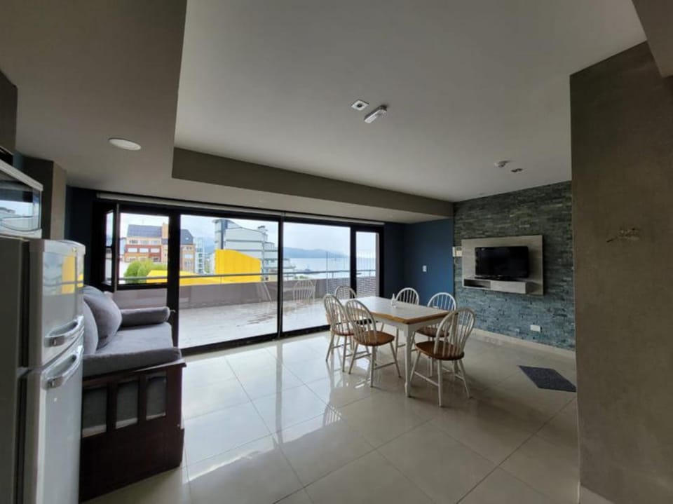 Communal lounge/ TV room, TV and multimedia, Kitchen or kitchenette, Living room, Seating area, Dining area, Evening entertainment