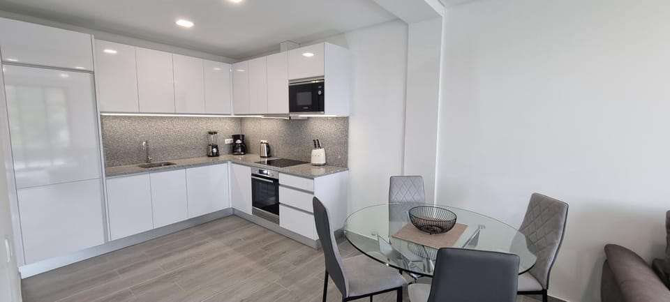 Kitchen or kitchenette, Dining area, Communal kitchen