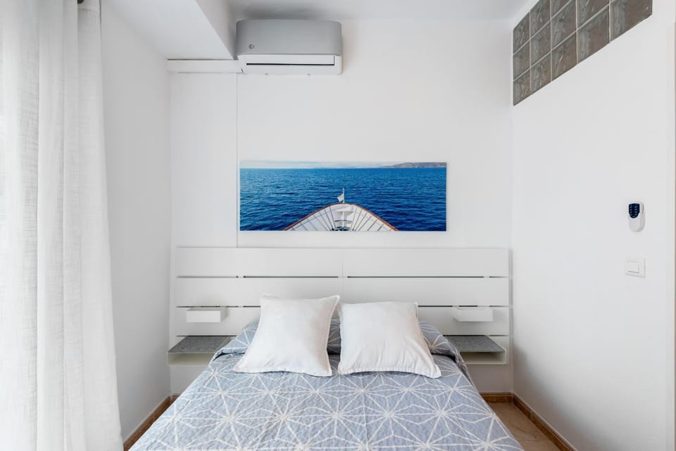 Bed, Bedroom, air conditioner
