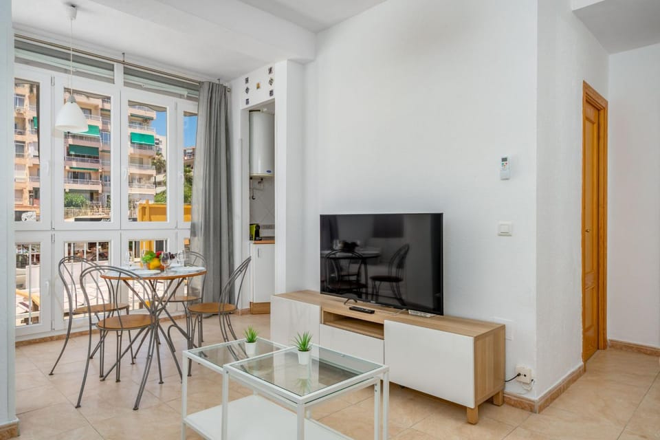 Communal lounge/ TV room, TV and multimedia, Dining area