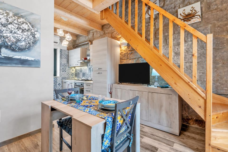 TV and multimedia, Kitchen or kitchenette, Dining area