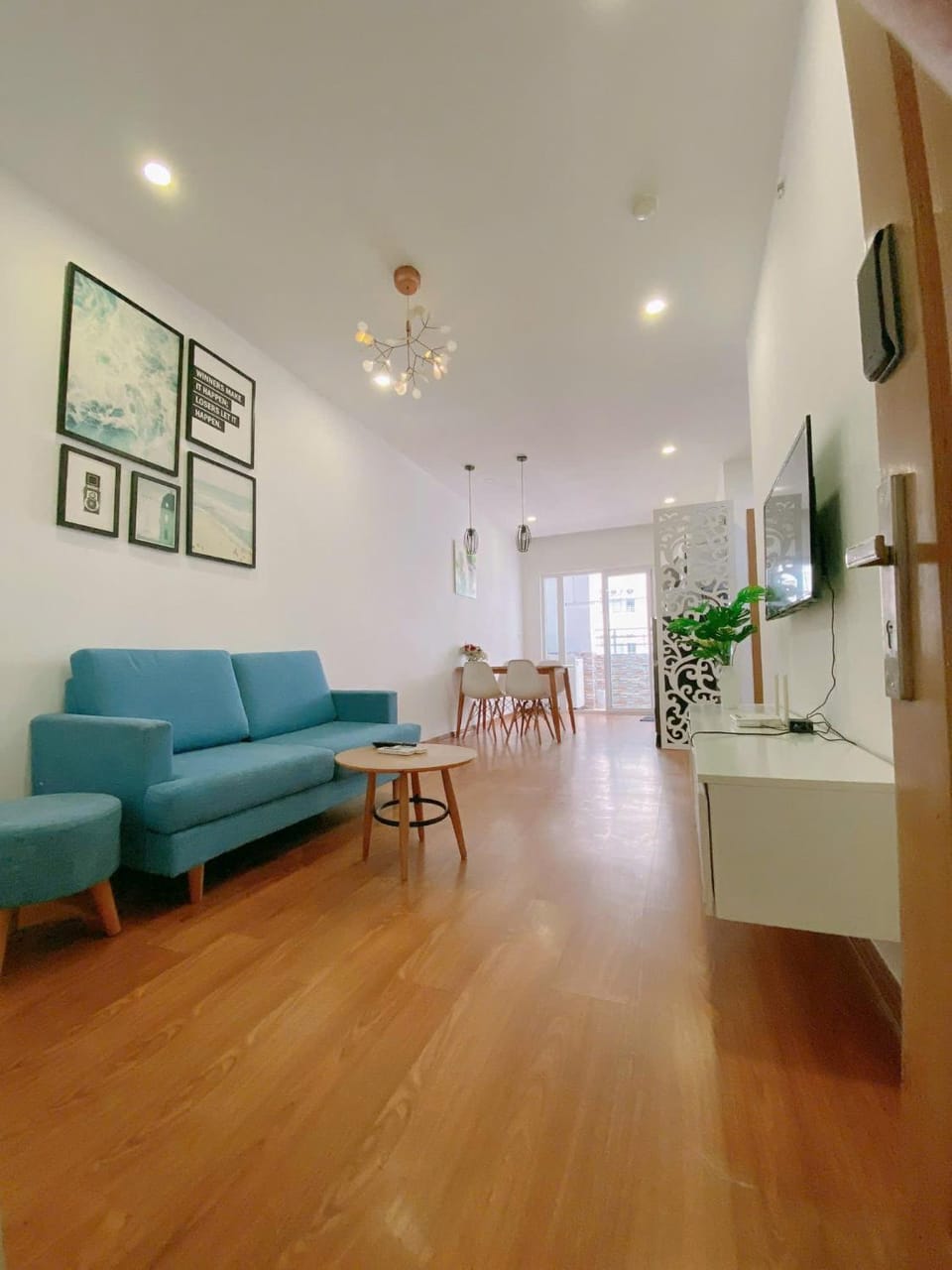TV and multimedia, Living room, Seating area, Dining area