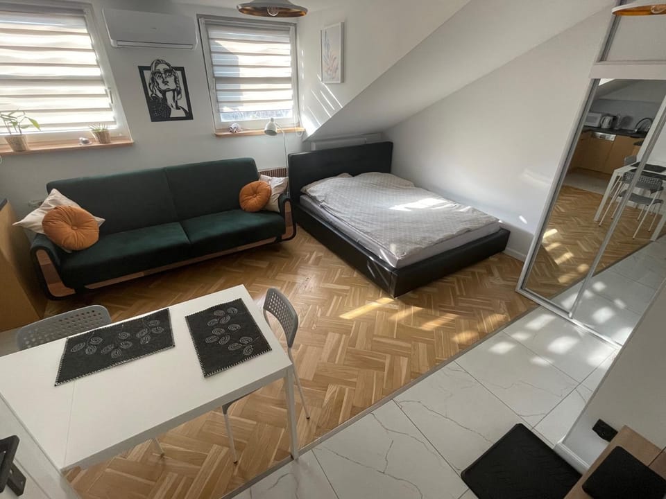 Bed, Photo of the whole room