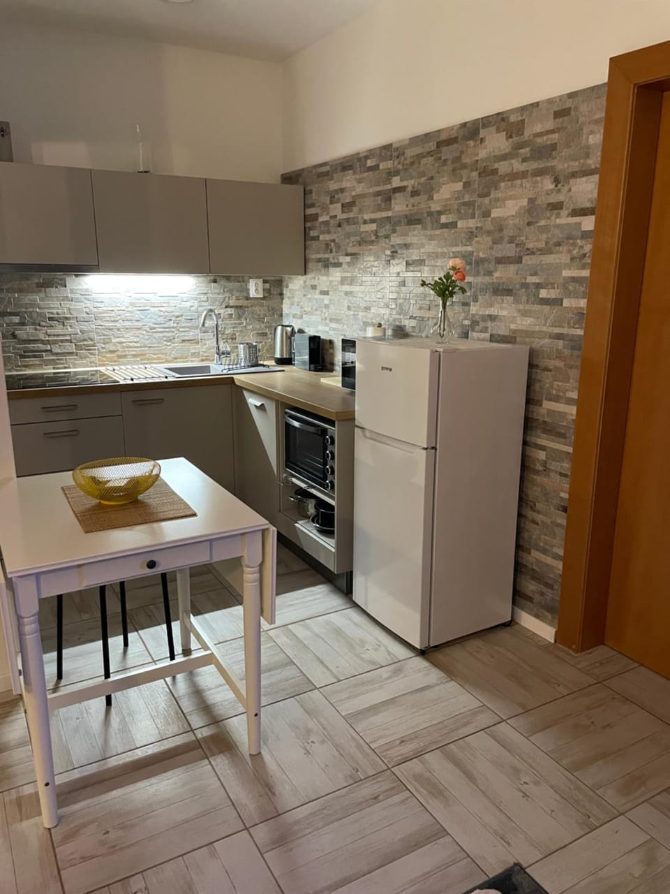 Dining area, dishwasher, minibar, pet friendly, stove, kitchen
