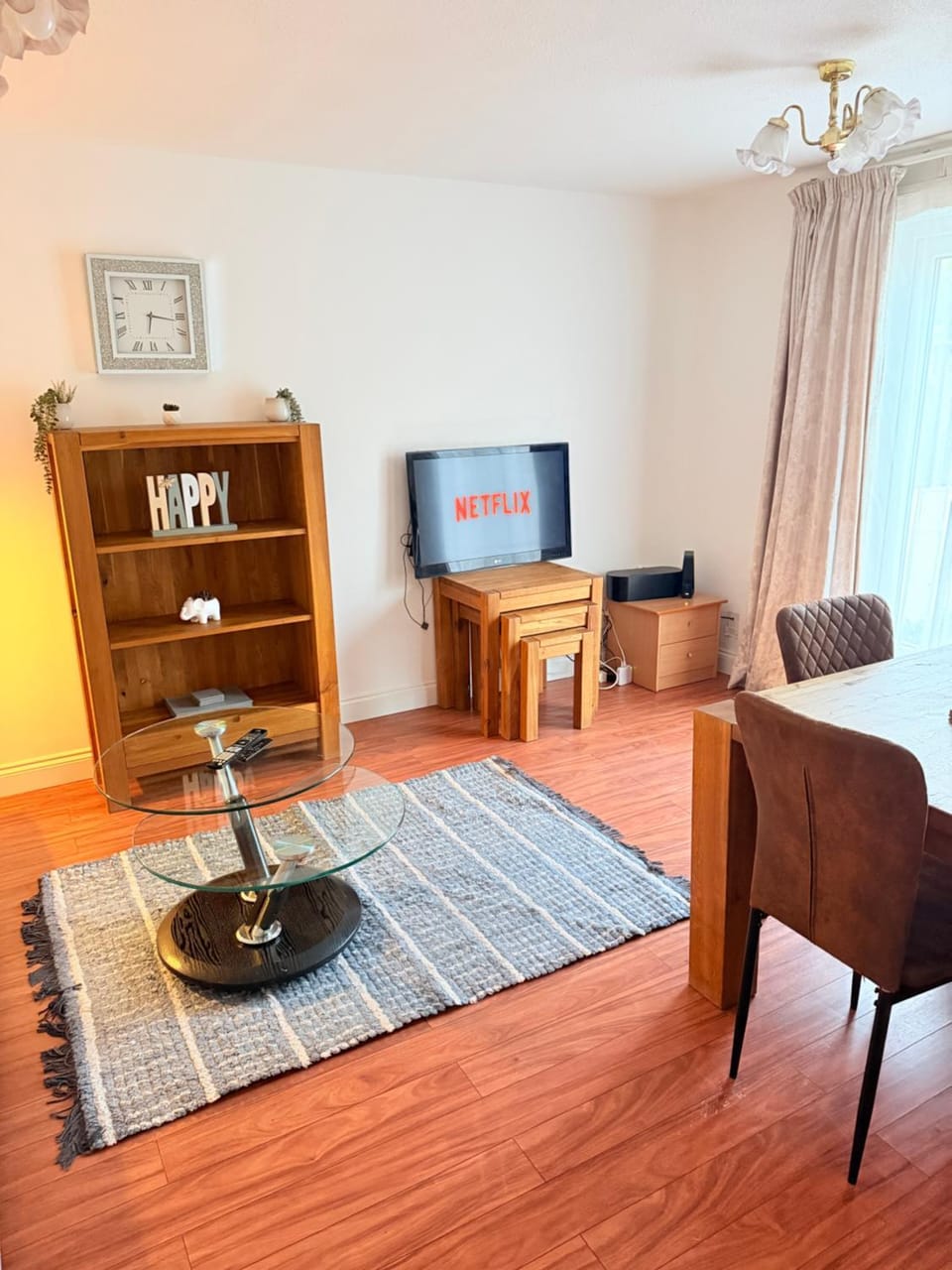 Modern 2 bed house contractors welcome WiFi House in Welwyn Garden City
