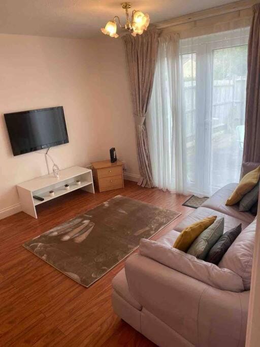 Modern 2 bedroom house with WIFI House in Welwyn Garden City