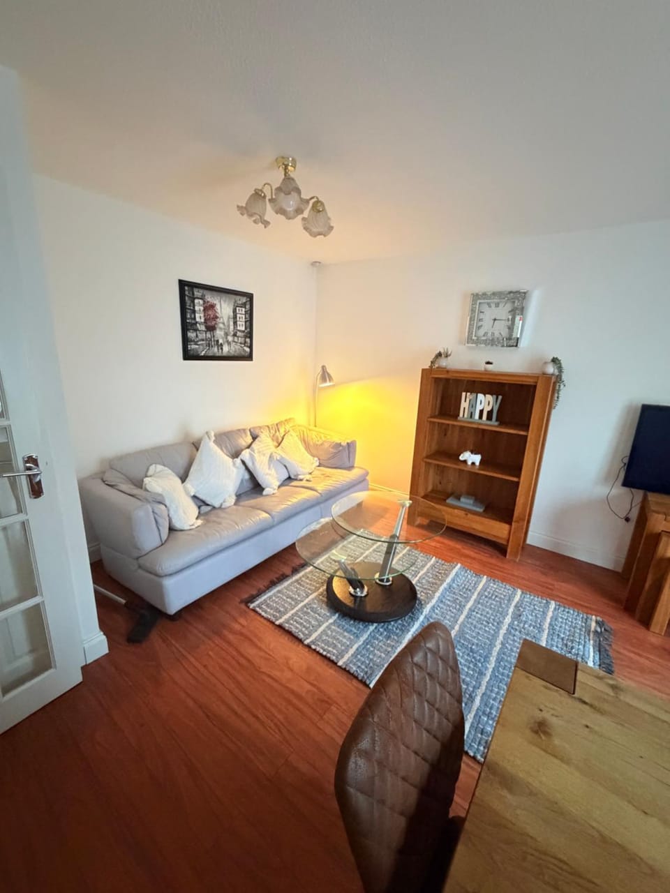 Modern 2 bed house contractors welcome WiFi House in Welwyn Garden City
