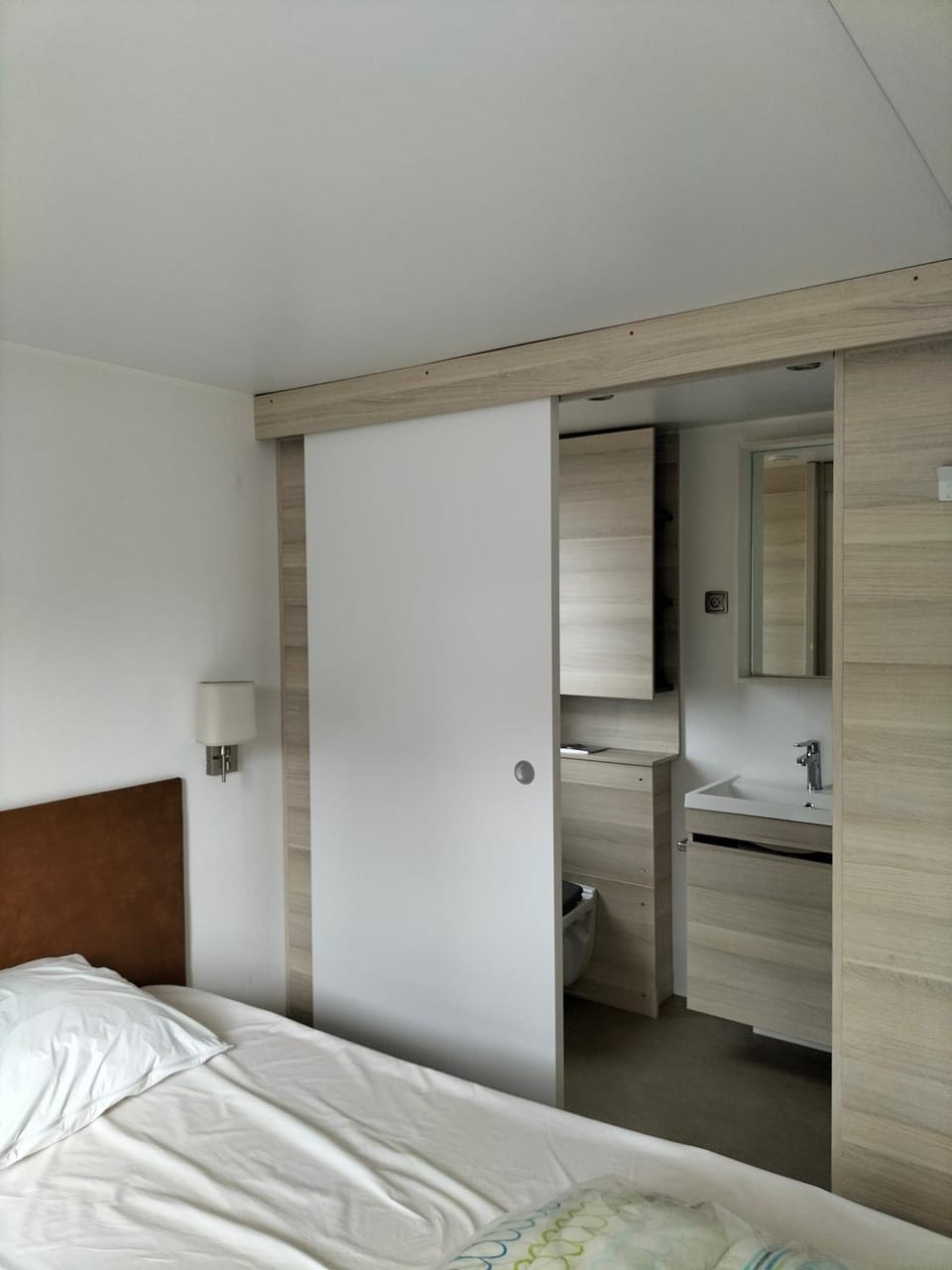 Bed, Bathroom, Photo of the whole room, Bedroom, wardrobe