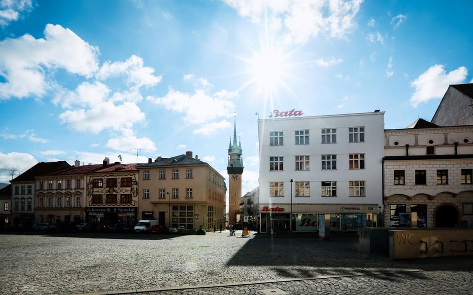 Nearby landmark, Neighbourhood