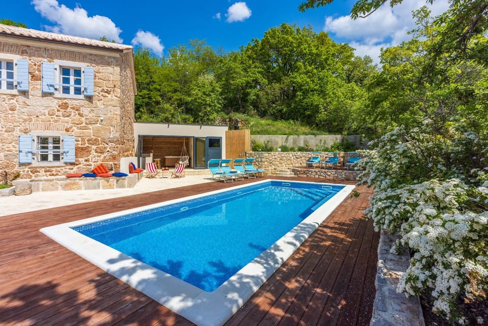 Property building, Swimming pool, Swimming pool