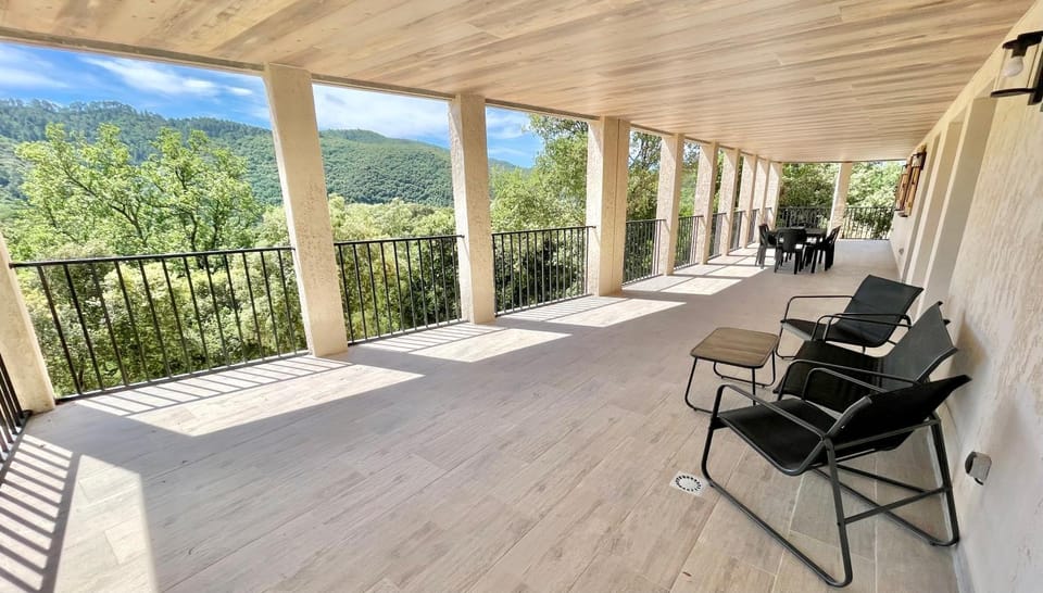 Balcony/Terrace, Mountain view