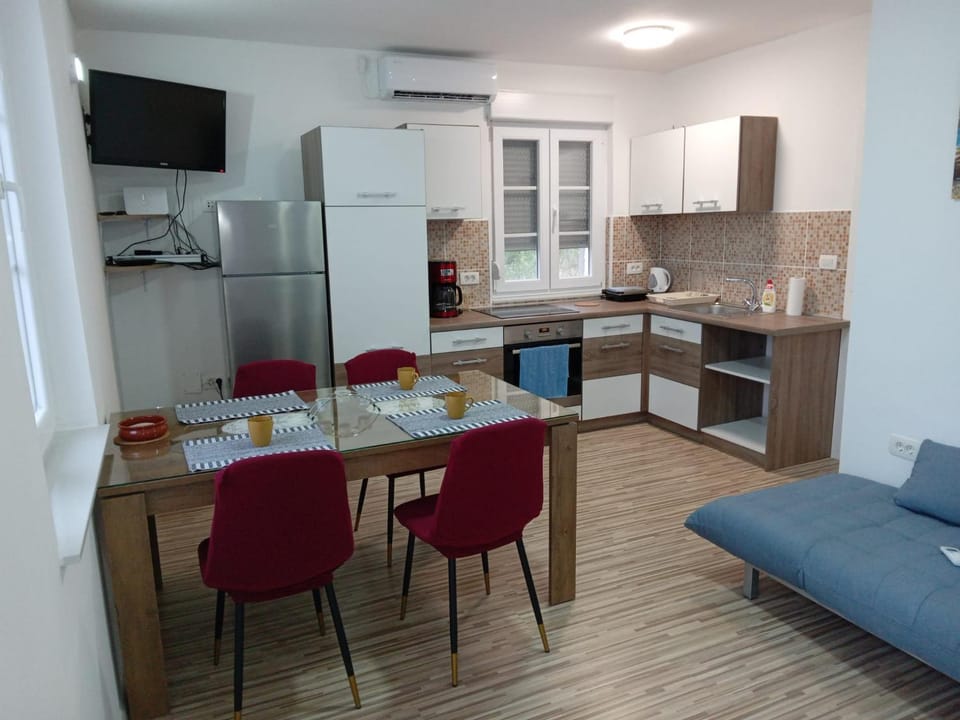 Kitchen or kitchenette, Living room