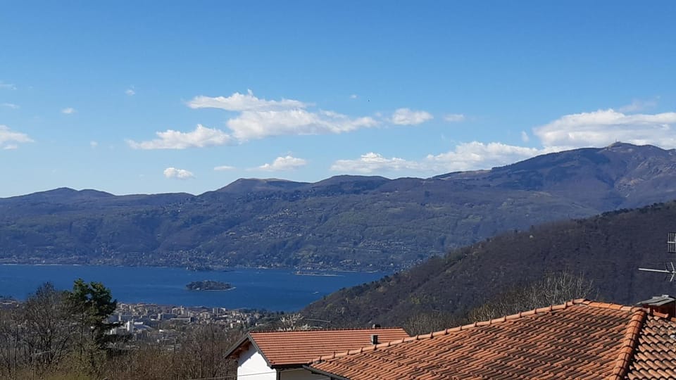 Casa Adriana con incantevole vista lago Apartment in Canton of Ticino