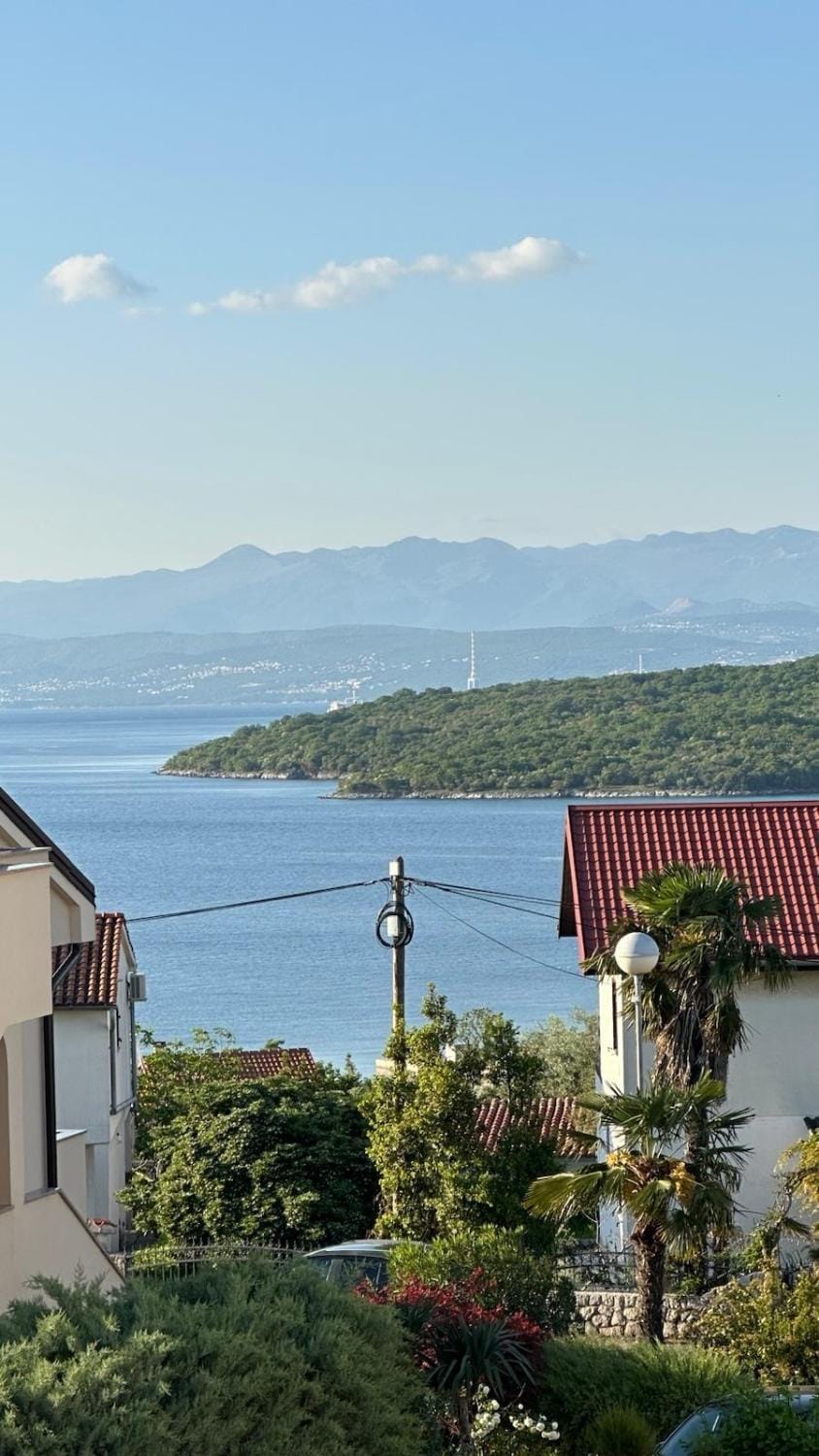 Mountain view, Sea view