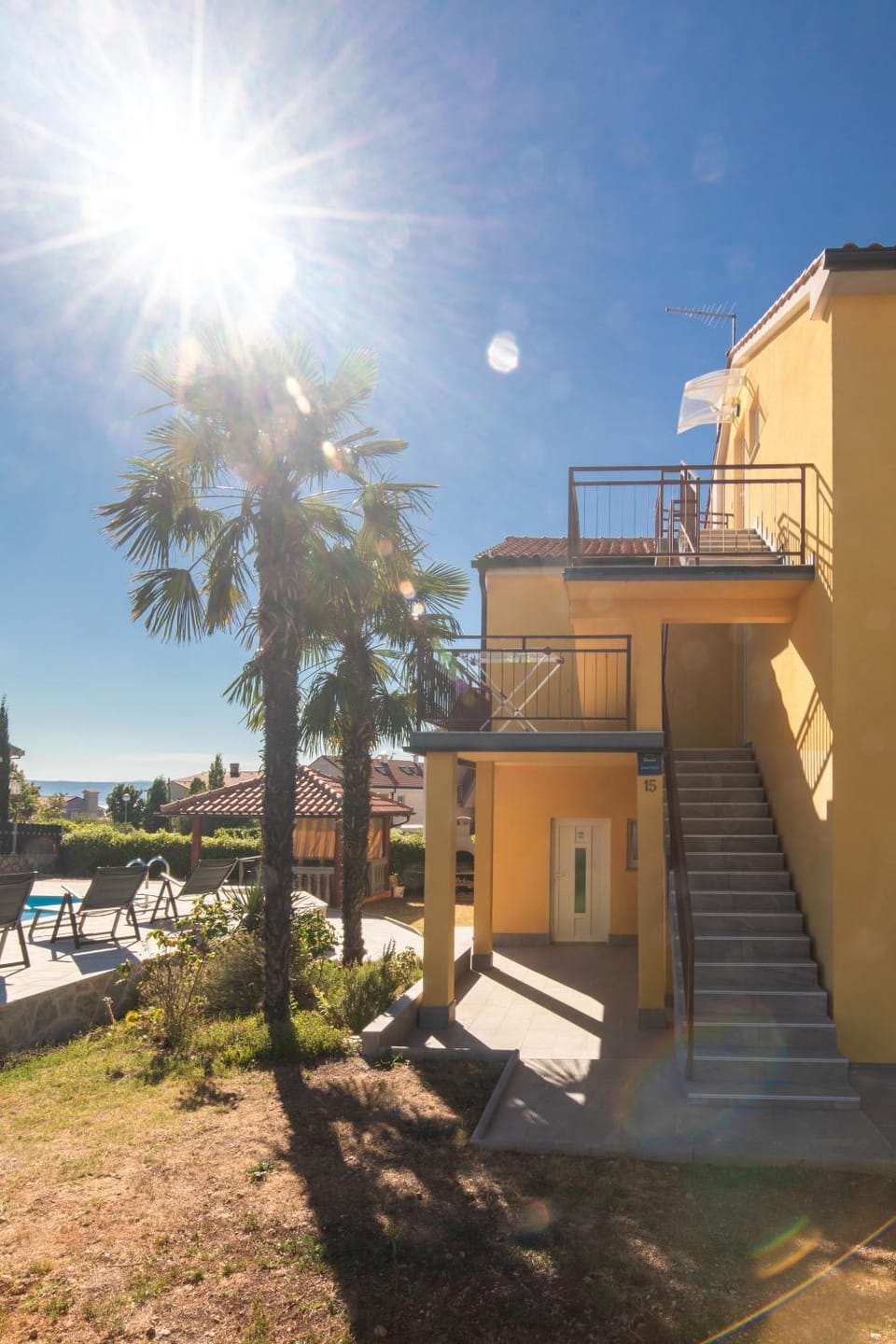 Balcony/Terrace, Pool view, Swimming pool, sunbed