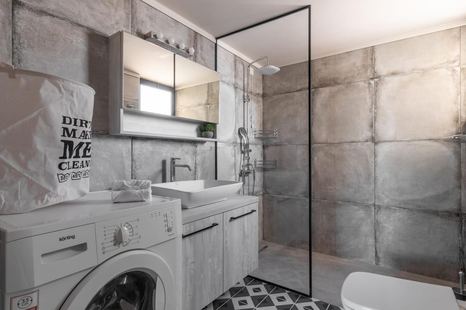 Shower, Bathroom, microwave, washing machine, washing machine