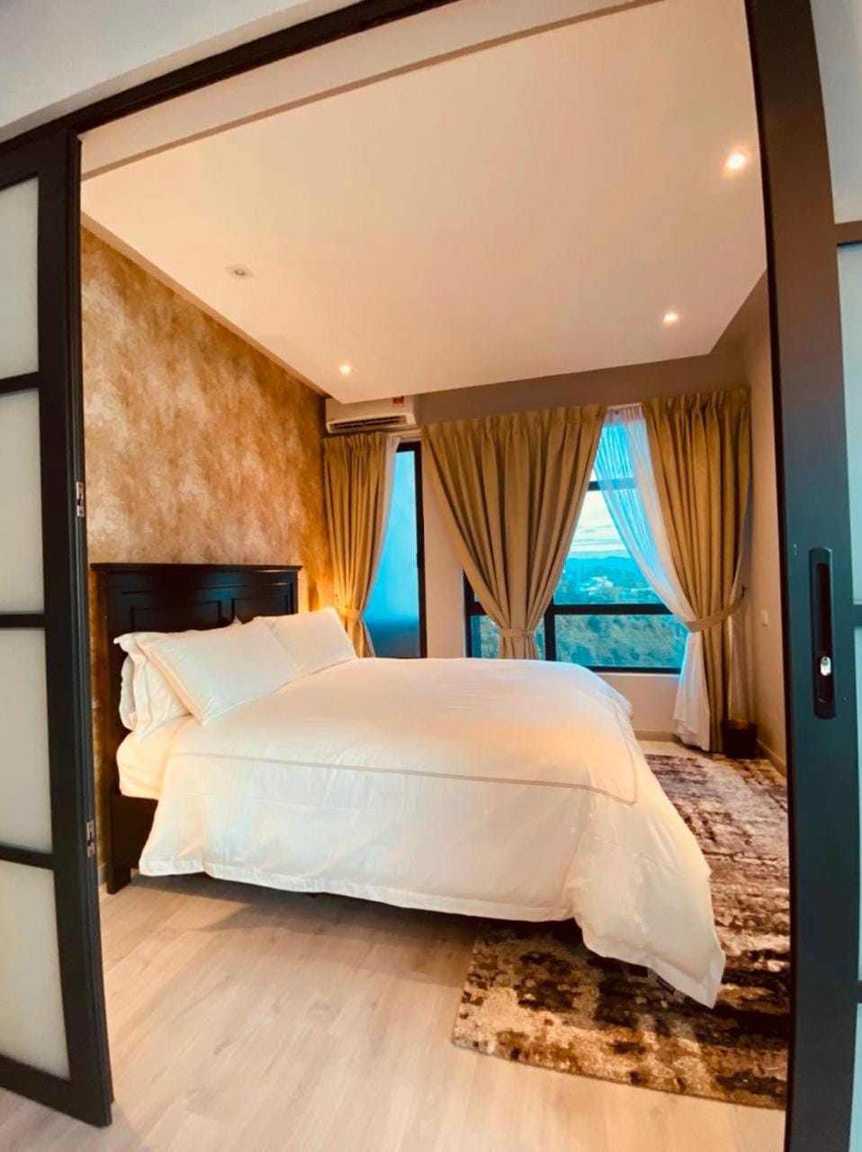 Photo of the whole room, Bedroom