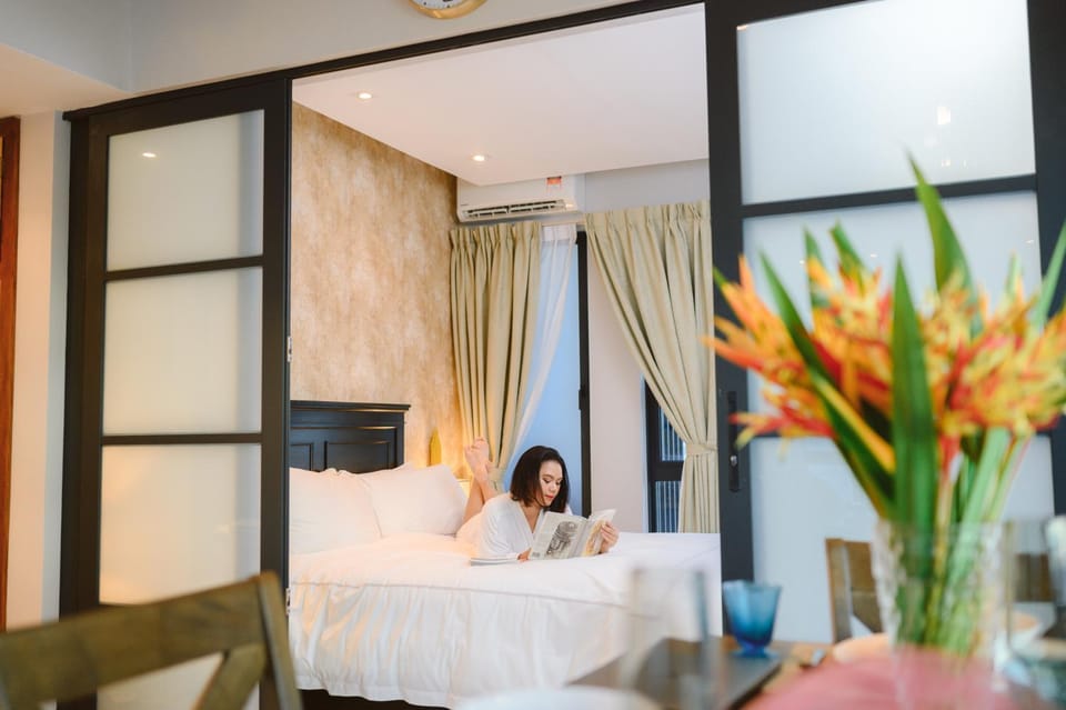 Photo of the whole room, Bedroom