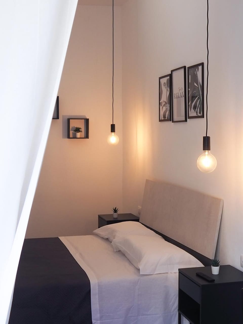 Bed, Photo of the whole room, Bedroom