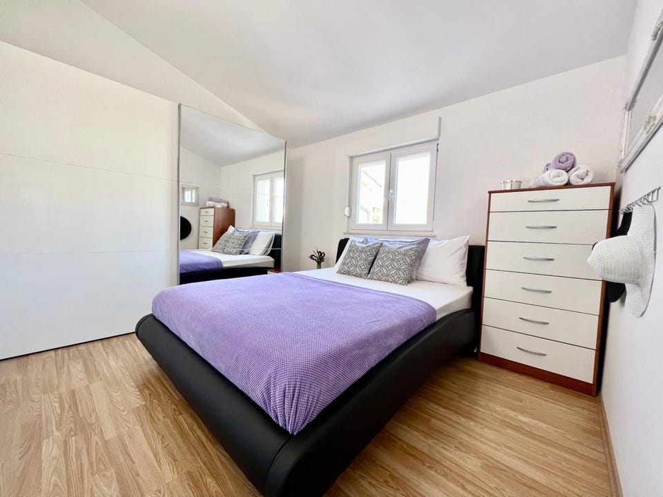 Bed, Bedroom, wardrobe