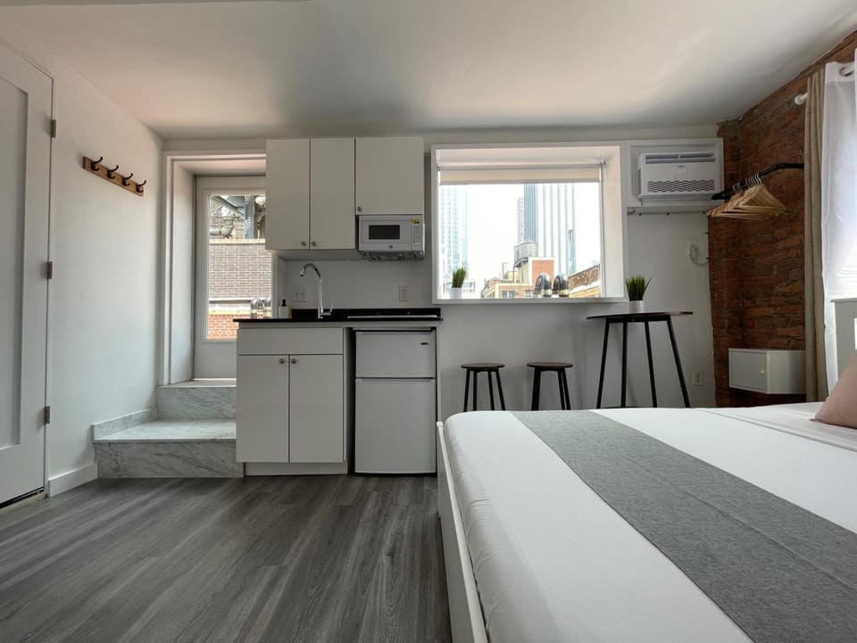 Bed, Kitchen or kitchenette, Bedroom