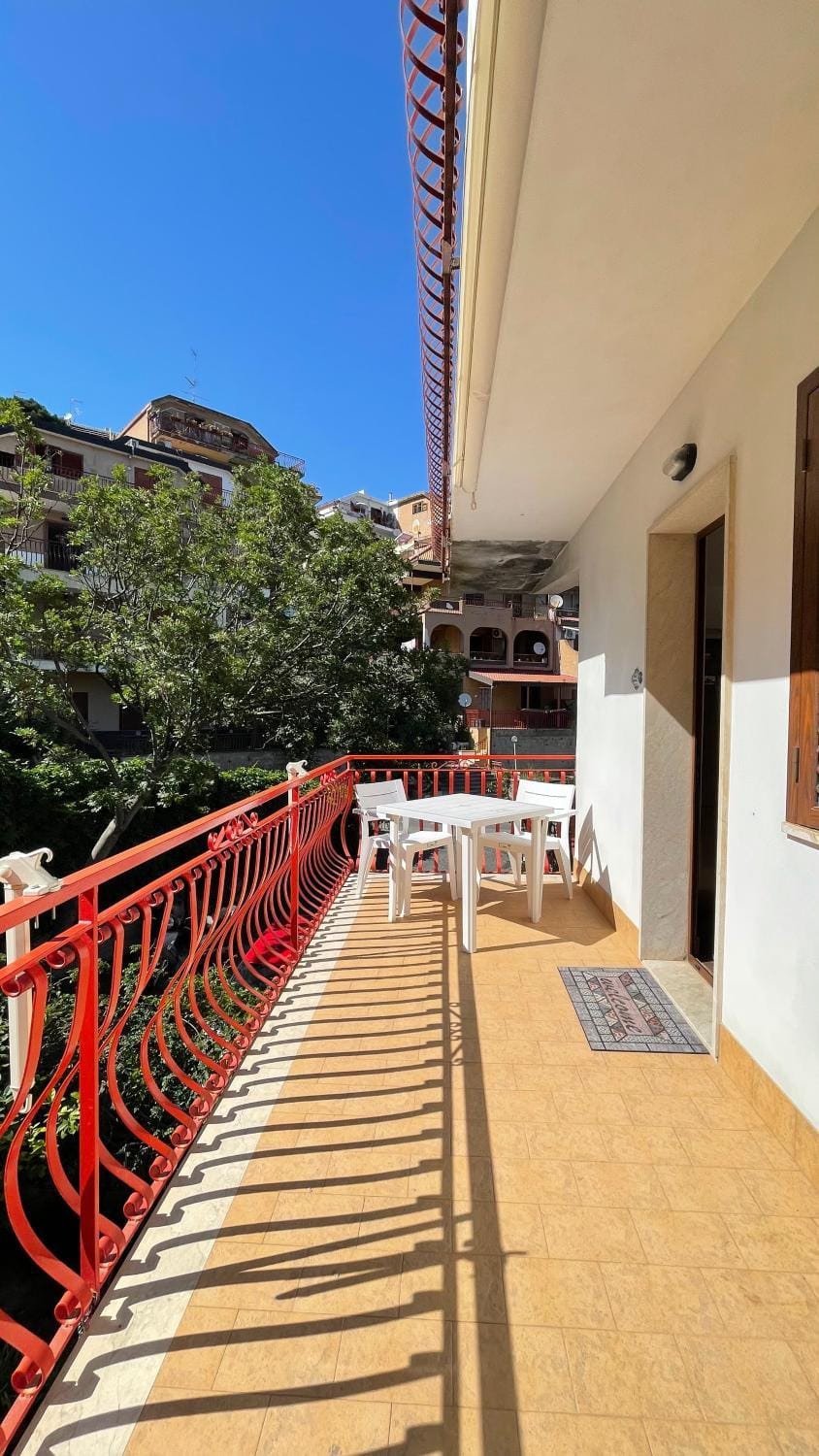 Facade/entrance, Balcony/Terrace