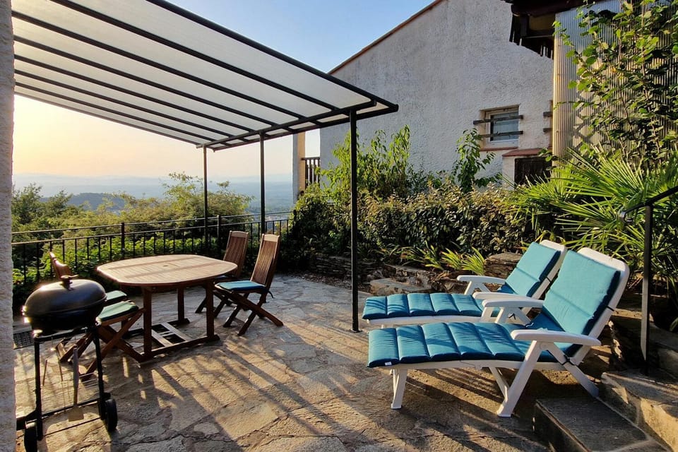 View (from property/room), Balcony/Terrace, sunbed
