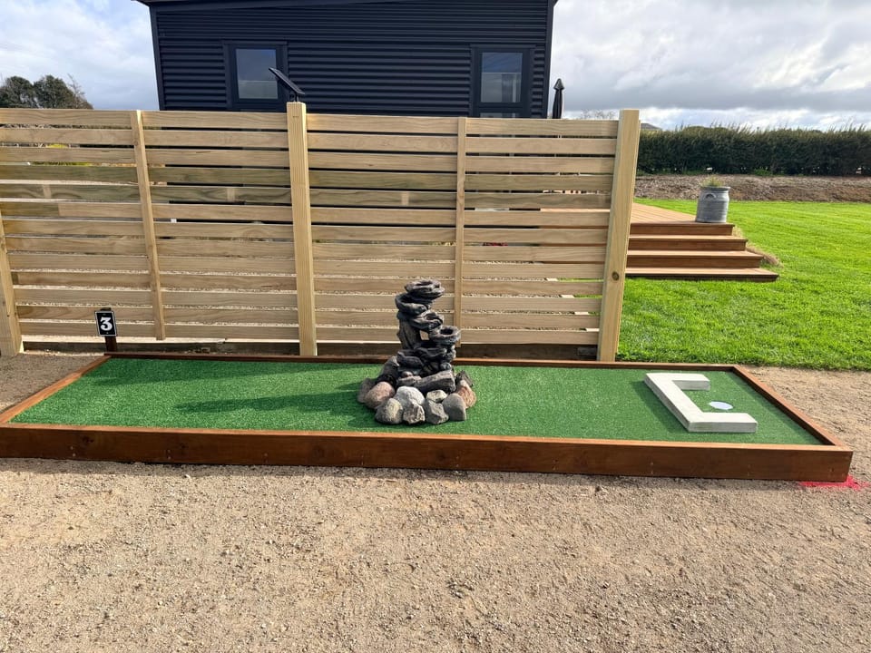 Peachy On Pembroke stunning mountains views with 9 hole Mini Putt House in Taranaki, New Zealand