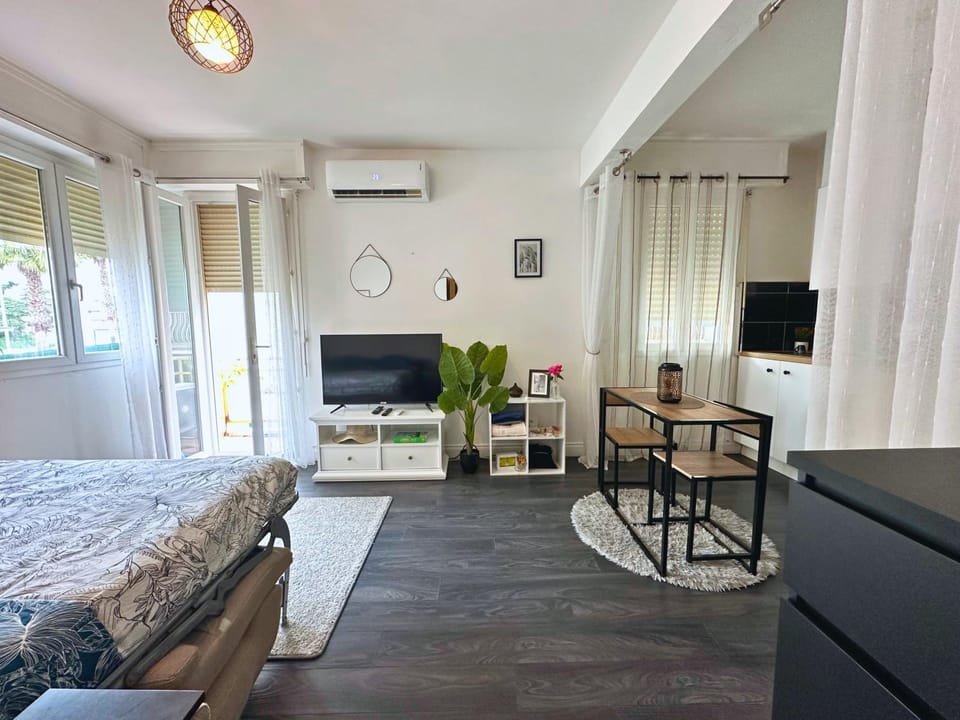 Communal lounge/ TV room, Living room, Seating area