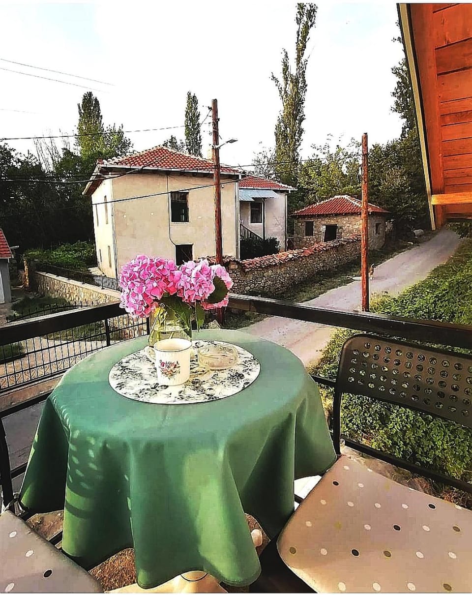 Balcony/Terrace, Quiet street view