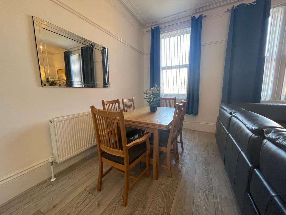 Seating area, Dining area