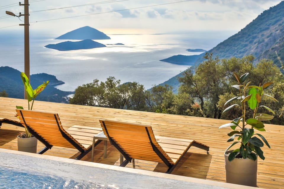 Restaurant/places to eat, Natural landscape, View (from property/room), Sea view, Internal: Not applicable to any particular room