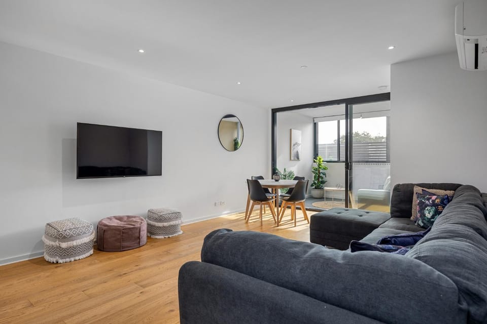Communal lounge/ TV room, Living room, Seating area, Dining area