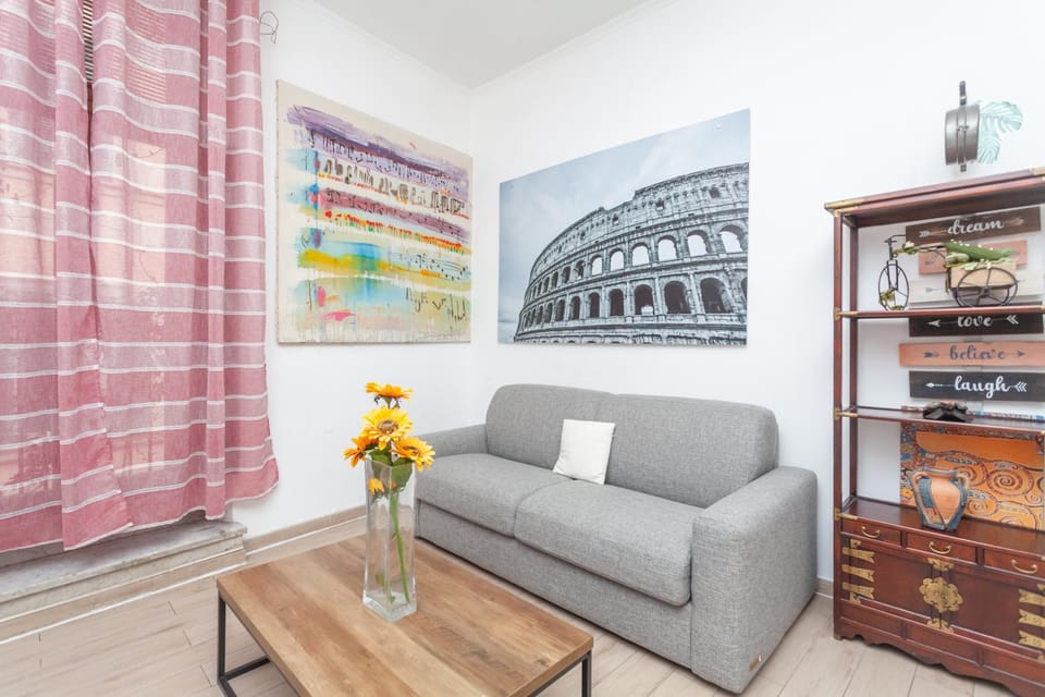 Communal lounge/ TV room