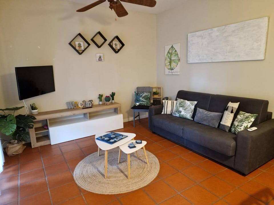 TV and multimedia, Living room, fireplace