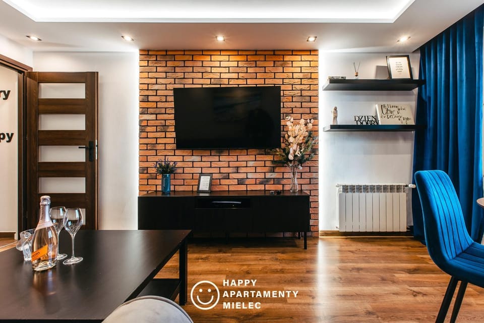 Communal lounge/ TV room, TV and multimedia, Living room, Seating area, Evening entertainment