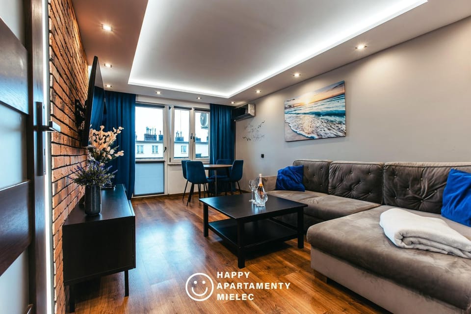 Bed, Living room, Photo of the whole room, Seating area, Bedroom