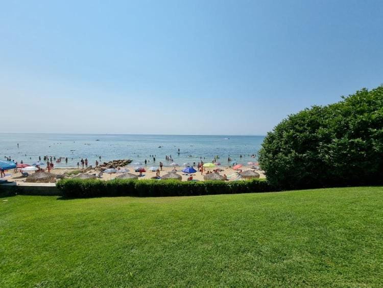 Къща на брега на морето Свети Влас, Garden of Eden Apartment in Burgas Province