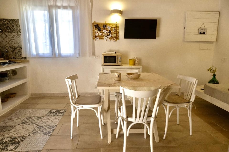 Kitchen or kitchenette, Seating area